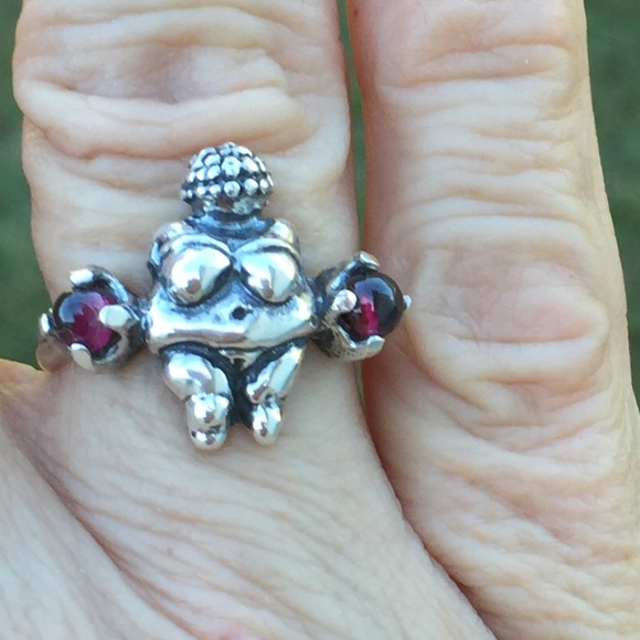 Goddess of Willendorf Ring .925 Sterling Silver w/ 2 genuine Garnet gems USA - Picture 2 of 15